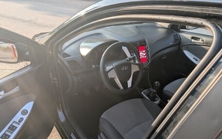 Hyundai Solaris II рестайлинг, 2013 год, 400 000 рублей, 6 фотография