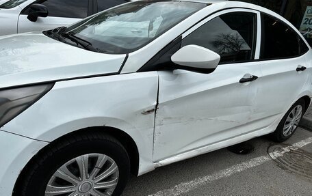 Hyundai Solaris II рестайлинг, 2012 год, 350 000 рублей, 4 фотография