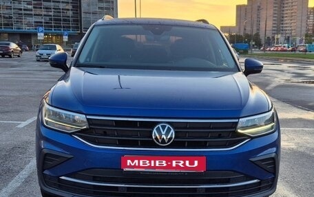 Volkswagen Tiguan II, 2021 год, 2 490 000 рублей, 2 фотография
