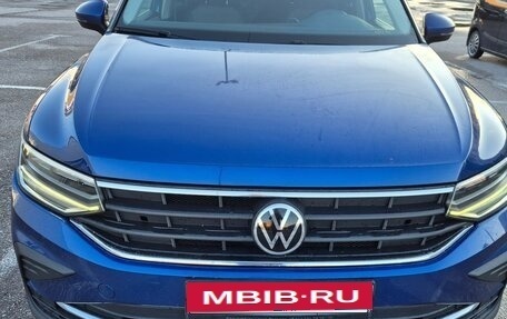 Volkswagen Tiguan II, 2021 год, 2 490 000 рублей, 3 фотография