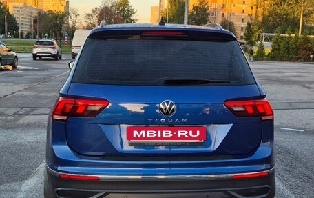 Volkswagen Tiguan II, 2021 год, 2 490 000 рублей, 7 фотография