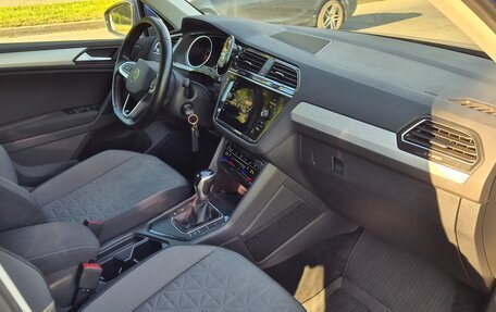Volkswagen Tiguan II, 2021 год, 2 490 000 рублей, 23 фотография
