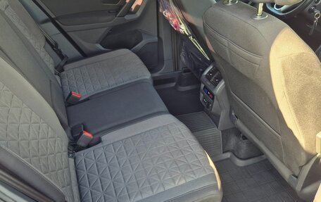 Volkswagen Tiguan II, 2021 год, 2 490 000 рублей, 28 фотография