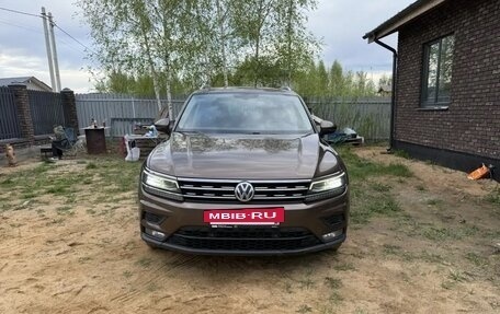 Volkswagen Tiguan II, 2018 год, 2 390 000 рублей, 2 фотография