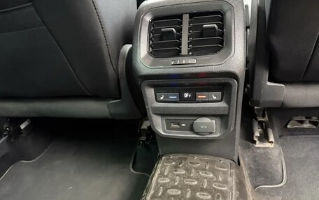 Volkswagen Tiguan II, 2018 год, 2 390 000 рублей, 15 фотография