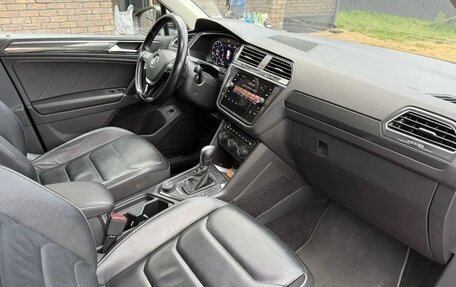 Volkswagen Tiguan II, 2018 год, 2 390 000 рублей, 17 фотография