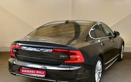 Volvo S90 II рестайлинг, 2017 год, 1 995 000 рублей, 4 фотография