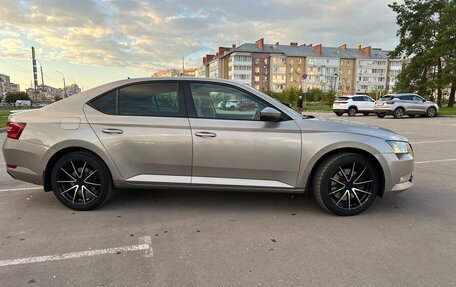 Skoda Superb III рестайлинг, 2016 год, 1 695 000 рублей, 2 фотография