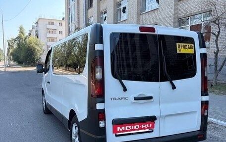 Renault Trafic, 2015 год, 2 000 000 рублей, 3 фотография