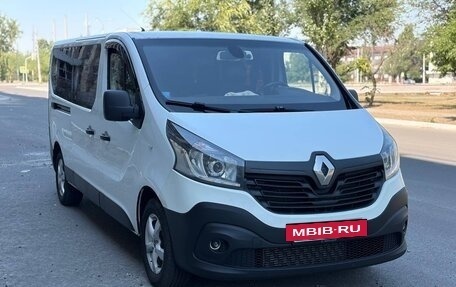 Renault Trafic, 2015 год, 2 000 000 рублей, 2 фотография