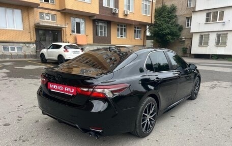 Toyota Camry, 2022 год, 2 500 000 рублей, 4 фотография