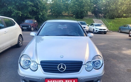 Mercedes-Benz C-Класс, 2003 год, 650 000 рублей, 1 фотография