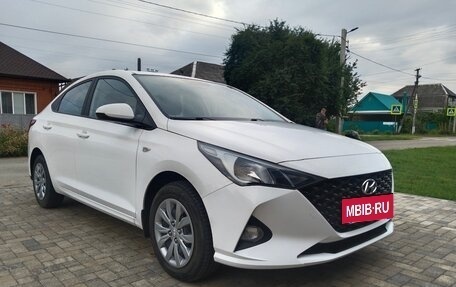 Hyundai Solaris II рестайлинг, 2021 год, 1 430 000 рублей, 2 фотография