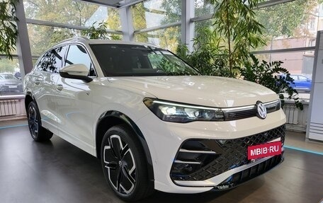 Volkswagen Tiguan, 2024 год, 4 490 000 рублей, 3 фотография