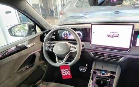Volkswagen Tiguan, 2024 год, 4 490 000 рублей, 17 фотография