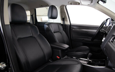 Mitsubishi Outlander III рестайлинг 3, 2020 год, 1 949 000 рублей, 11 фотография