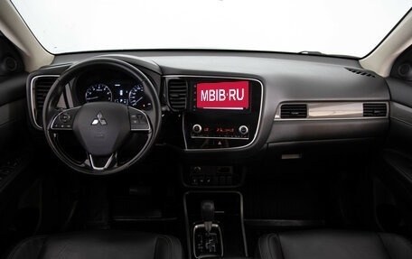 Mitsubishi Outlander III рестайлинг 3, 2020 год, 1 949 000 рублей, 9 фотография