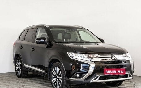 Mitsubishi Outlander III рестайлинг 3, 2020 год, 1 949 000 рублей, 3 фотография