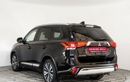 Mitsubishi Outlander III рестайлинг 3, 2020 год, 1 949 000 рублей, 7 фотография