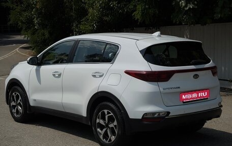 KIA Sportage IV рестайлинг, 2021 год, 1 800 000 рублей, 5 фотография