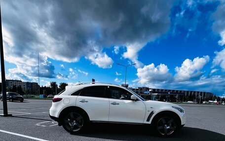 Infiniti QX70, 2015 год, 2 690 000 рублей, 2 фотография