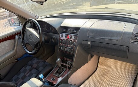 Mercedes-Benz C-Класс, 1996 год, 390 000 рублей, 4 фотография