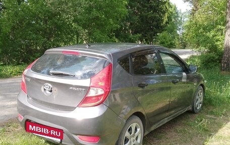 Hyundai Solaris II рестайлинг, 2012 год, 11 фотография
