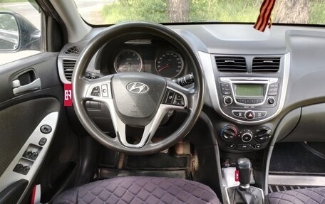 Hyundai Solaris II рестайлинг, 2012 год, 3 фотография