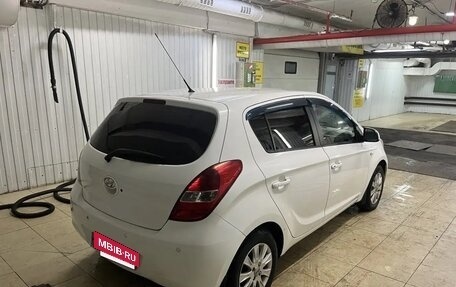 Hyundai i20 IB рестайлинг, 2010 год, 320 000 рублей, 2 фотография