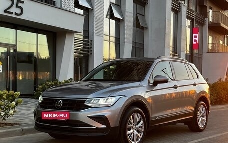 Volkswagen Tiguan II, 2021 год, 3 690 000 рублей, 2 фотография