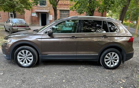 Volkswagen Tiguan II, 2018 год, 2 100 000 рублей, 4 фотография