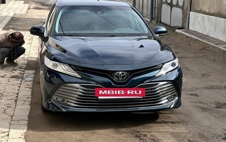 Toyota Camry, 2018 год, 2 700 000 рублей, 2 фотография
