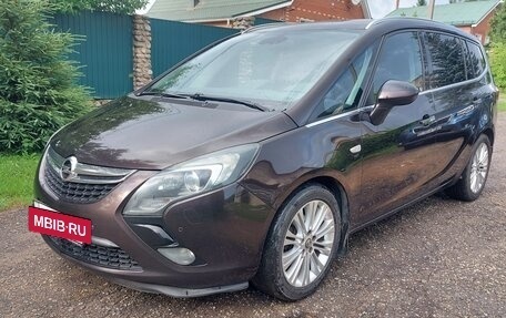 Opel Zafira C рестайлинг, 2013 год, 800 000 рублей, 3 фотография