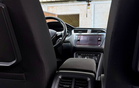 Volkswagen Tiguan II, 2018 год, 2 400 000 рублей, 6 фотография