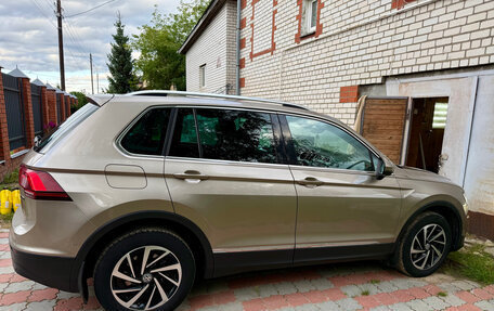 Volkswagen Tiguan II, 2018 год, 2 400 000 рублей, 10 фотография
