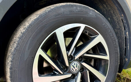 Volkswagen Tiguan II, 2018 год, 2 400 000 рублей, 11 фотография