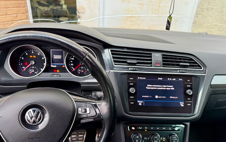 Volkswagen Tiguan II, 2018 год, 2 400 000 рублей, 13 фотография