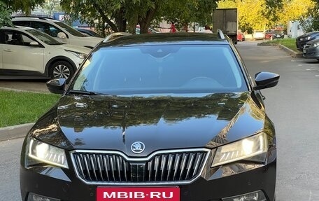 Skoda Superb III рестайлинг, 2017 год, 1 800 000 рублей, 2 фотография