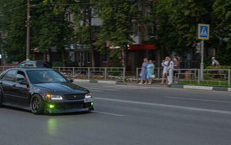 Lexus IS II рестайлинг 2, 1999 год, 1 050 000 рублей, 2 фотография
