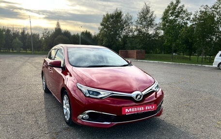 Toyota Auris II, 2016 год, 980 000 рублей, 2 фотография