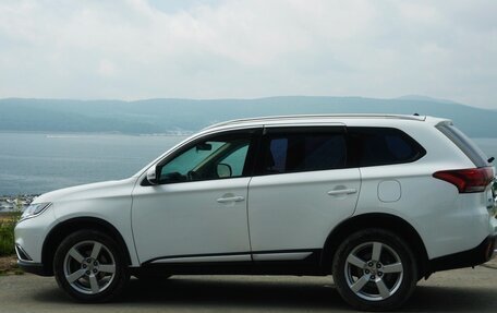 Mitsubishi Outlander III рестайлинг 3, 2015 год, 1 300 000 рублей, 3 фотография