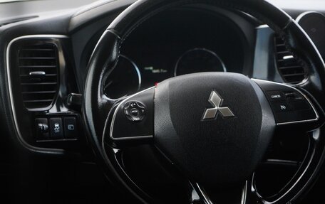 Mitsubishi Outlander III рестайлинг 3, 2015 год, 1 300 000 рублей, 7 фотография