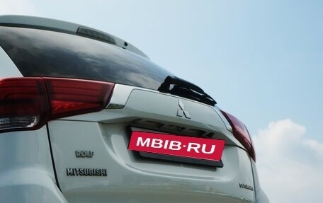 Mitsubishi Outlander III рестайлинг 3, 2015 год, 1 300 000 рублей, 5 фотография