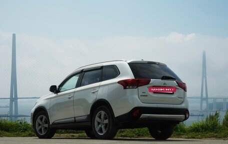 Mitsubishi Outlander III рестайлинг 3, 2015 год, 1 300 000 рублей, 2 фотография