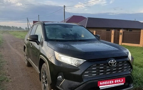 Toyota RAV4, 2019 год, 3 000 000 рублей, 4 фотография