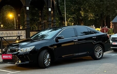 Toyota Camry, 2017 год, 3 650 000 рублей, 3 фотография