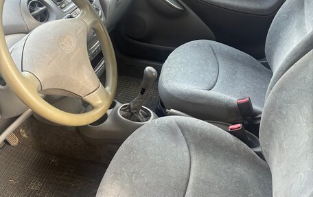 Toyota Yaris I рестайлинг, 1999 год, 240 000 рублей, 6 фотография