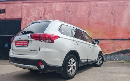 Mitsubishi Outlander III рестайлинг 3, 2015 год, 1 700 000 рублей, 1 фотография