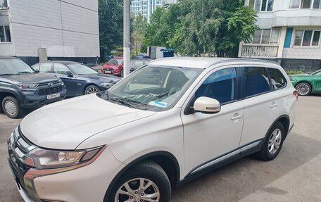 Mitsubishi Outlander III рестайлинг 3, 2015 год, 1 700 000 рублей, 3 фотография