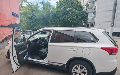Mitsubishi Outlander III рестайлинг 3, 2015 год, 1 700 000 рублей, 4 фотография